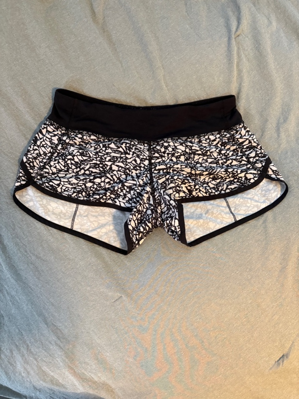 Lululemon Women’s Run Speed Shorts Size 6 Ice Breaker